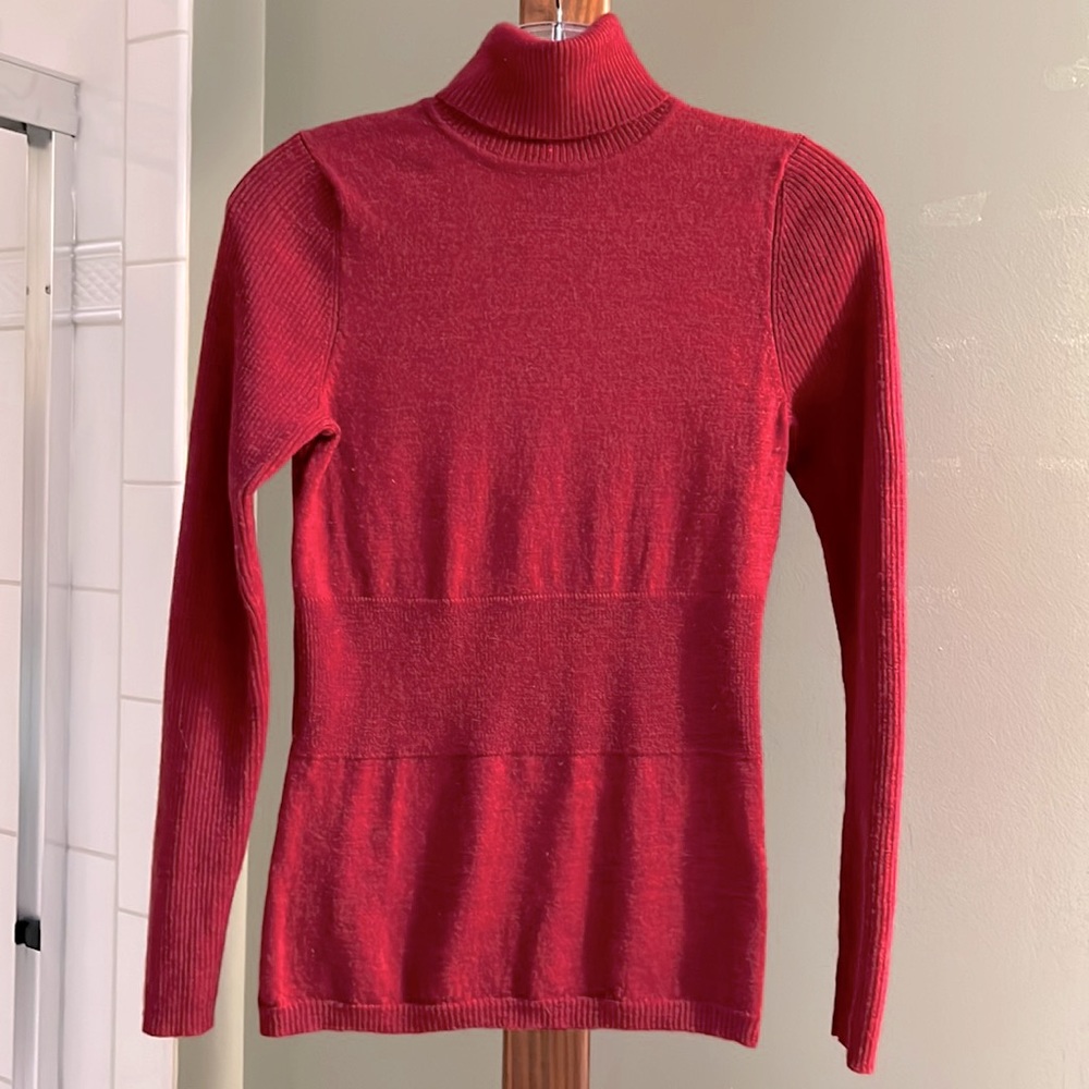 Fenn Wright Mason Cranberry turtleneck sweater size small slim fit